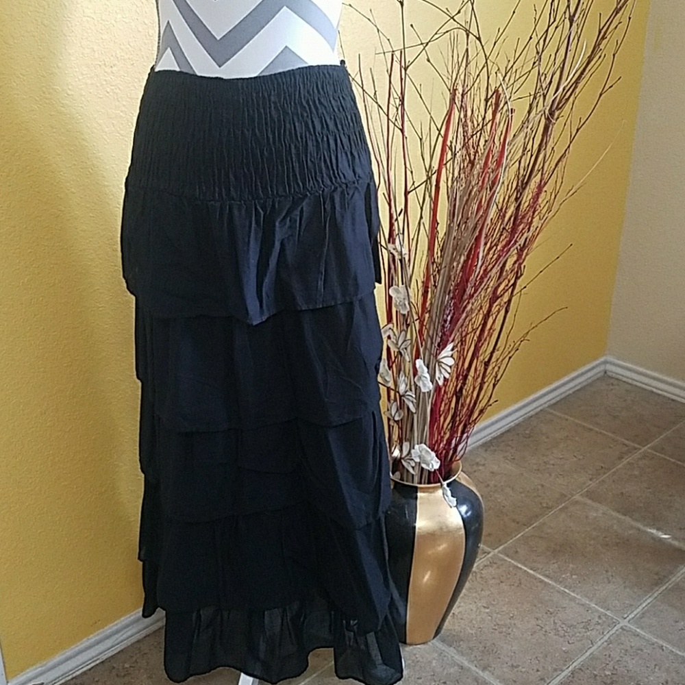 BLACK STRAPLESS RUFFLE DRESS - Picture 3 of 3